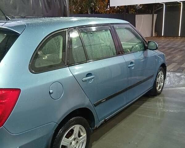 Шкода Фабия 2010 в Ужгороде на Automoto.ua Синий Шкода Фабия, объемом двигателя 1.2 л и пробегом 242 тыс. км за 3600 $, фото 5 на Automoto.ua