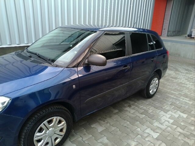 Синий Шкода Фабия, объемом двигателя 1.6 л и пробегом 208 тыс. км за 5400 $, фото 6 на Automoto.ua