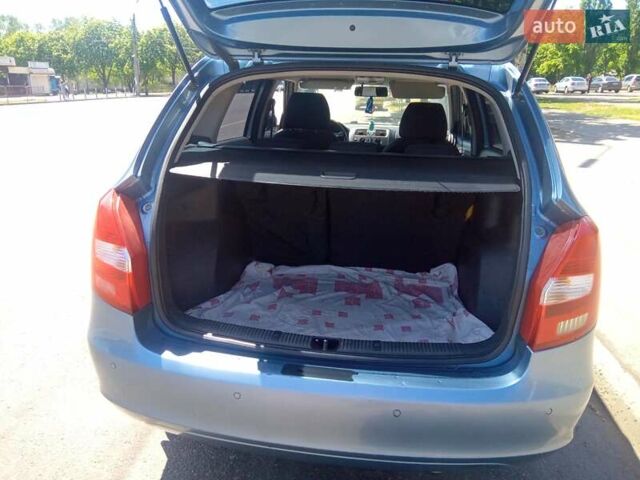 Синій Шкода Фабія, об'ємом двигуна 1.2 л та пробігом 300 тис. км за 4500 $, фото 2 на Automoto.ua