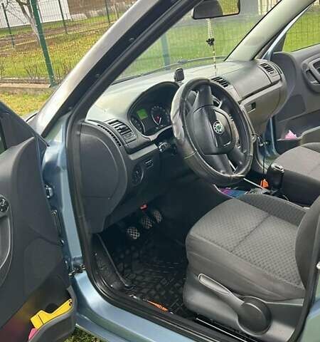 Синий Шкода Фабия, объемом двигателя 1.2 л и пробегом 254 тыс. км за 4700 $, фото 7 на Automoto.ua