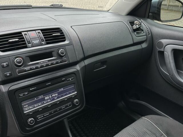 Синій Шкода Фабія, об'ємом двигуна 1.6 л та пробігом 230 тис. км за 5700 $, фото 7 на Automoto.ua