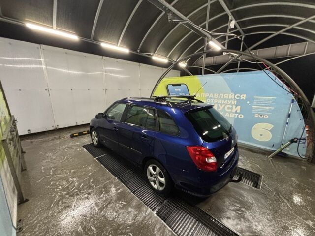 Синий Шкода Фабия, объемом двигателя 1.2 л и пробегом 300 тыс. км за 4200 $, фото 1 на Automoto.ua