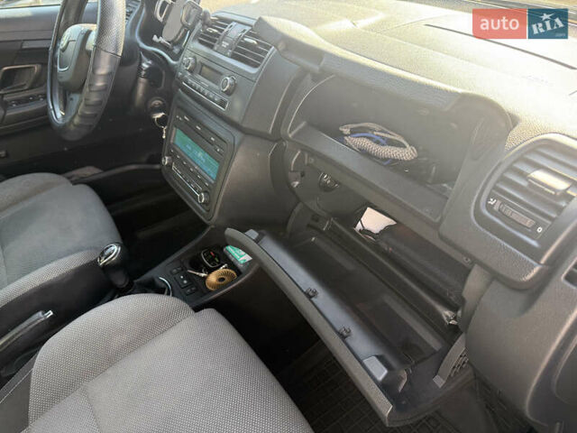 Синий Шкода Фабия, объемом двигателя 1.2 л и пробегом 195 тыс. км за 6600 $, фото 13 на Automoto.ua