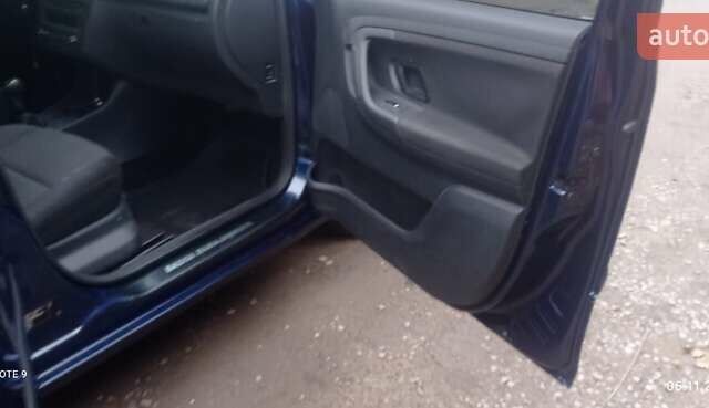 Синий Шкода Фабия, объемом двигателя 1.2 л и пробегом 250 тыс. км за 3400 $, фото 2 на Automoto.ua