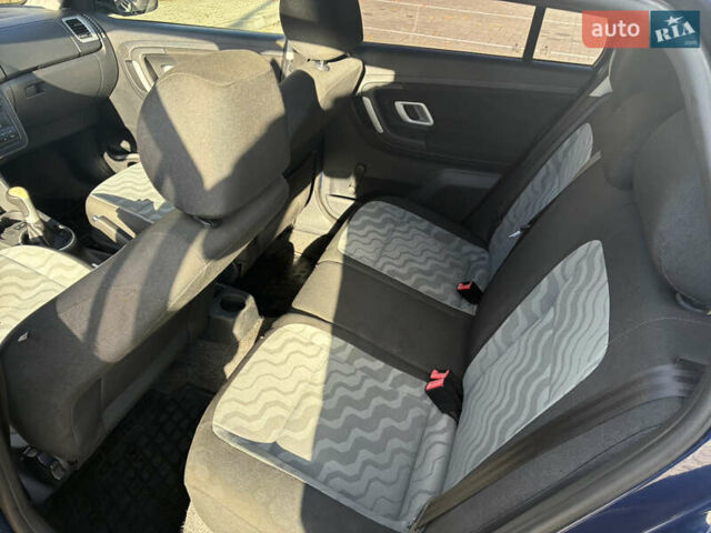 Синий Шкода Фабия, объемом двигателя 1.2 л и пробегом 220 тыс. км за 4700 $, фото 9 на Automoto.ua