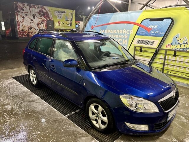 Синий Шкода Фабия, объемом двигателя 1.2 л и пробегом 300 тыс. км за 4200 $, фото 3 на Automoto.ua