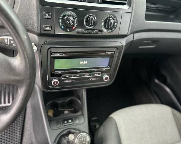 Синий Шкода Фабия, объемом двигателя 1.2 л и пробегом 160 тыс. км за 4800 $, фото 10 на Automoto.ua