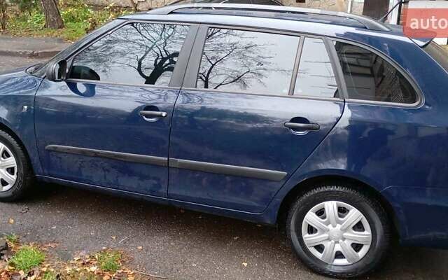 Синий Шкода Фабия, объемом двигателя 1.4 л и пробегом 204 тыс. км за 4900 $, фото 9 на Automoto.ua