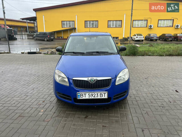 Синий Шкода Фабия, объемом двигателя 1.42 л и пробегом 380 тыс. км за 4900 $, фото 1 на Automoto.ua