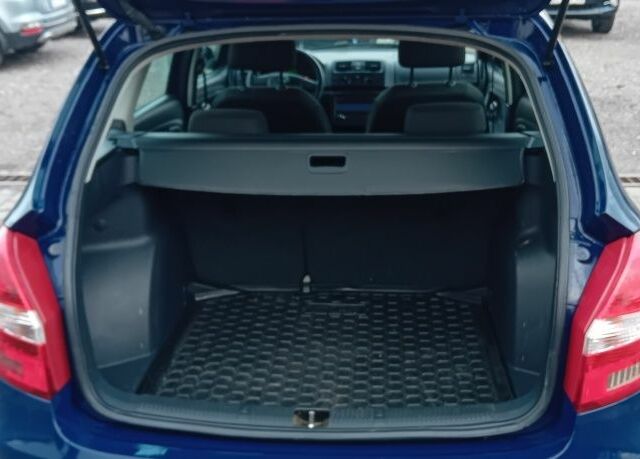 Синий Шкода Фабия, объемом двигателя 1.2 л и пробегом 222 тыс. км за 4500 $, фото 5 на Automoto.ua