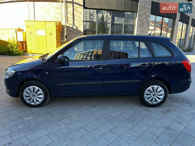 Синий Шкода Фабия, объемом двигателя 1.6 л и пробегом 221 тыс. км за 5499 $, фото 3 на Automoto.ua