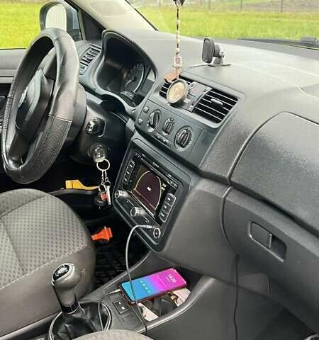 Синий Шкода Фабия, объемом двигателя 1.2 л и пробегом 254 тыс. км за 4700 $, фото 3 на Automoto.ua