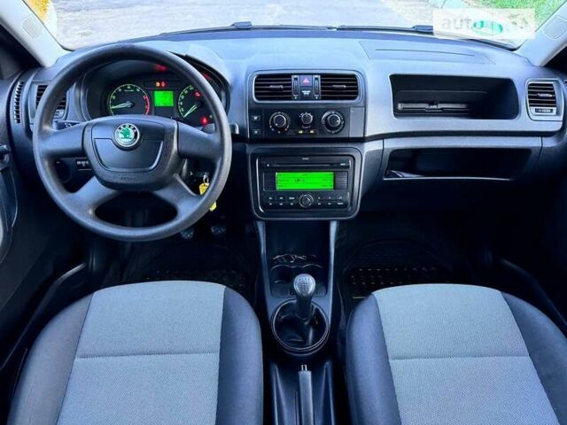 Синий Шкода Фабия, объемом двигателя 1.2 л и пробегом 143 тыс. км за 5499 $, фото 8 на Automoto.ua