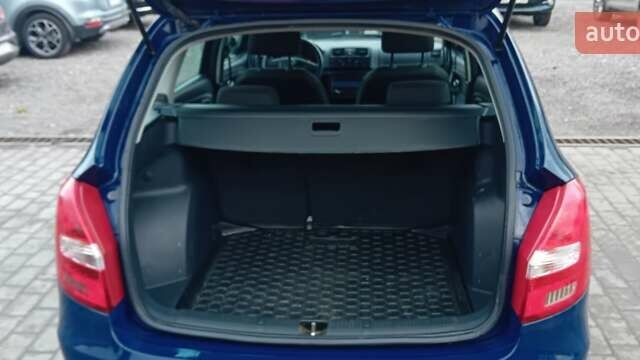 Синий Шкода Фабия, объемом двигателя 1.2 л и пробегом 222 тыс. км за 4500 $, фото 5 на Automoto.ua