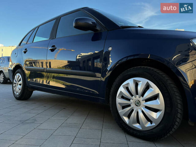 Синий Шкода Фабия, объемом двигателя 1.6 л и пробегом 221 тыс. км за 5499 $, фото 13 на Automoto.ua