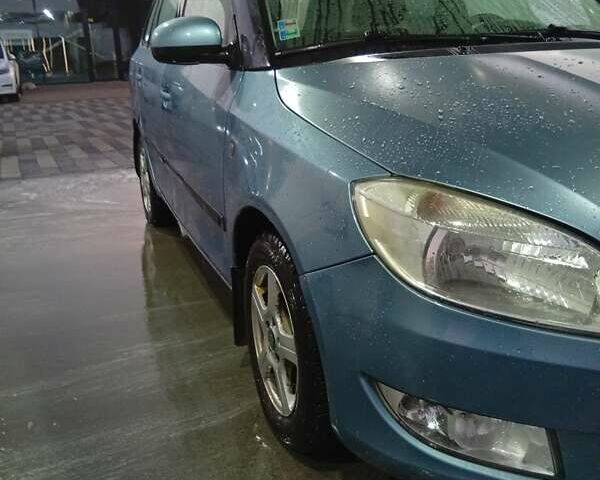 Шкода Фабия 2010 в Ужгороде на Automoto.ua Синий Шкода Фабия, объемом двигателя 1.2 л и пробегом 242 тыс. км за 3600 $, фото 2 на Automoto.ua