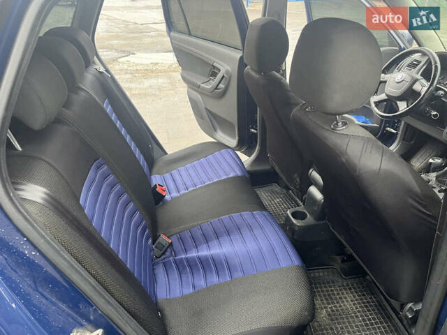 Синий Шкода Фабия, объемом двигателя 1.2 л и пробегом 254 тыс. км за 4900 $, фото 8 на Automoto.ua