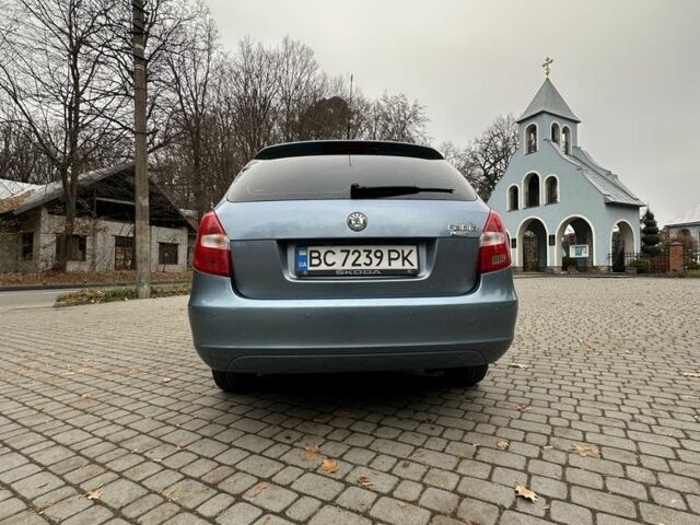 Синій Шкода Фабія, об'ємом двигуна 1.6 л та пробігом 230 тис. км за 5700 $, фото 5 на Automoto.ua