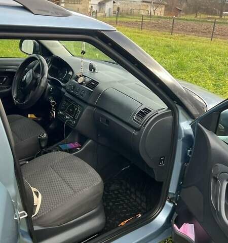 Синий Шкода Фабия, объемом двигателя 1.2 л и пробегом 254 тыс. км за 6063 $, фото 2 на Automoto.ua