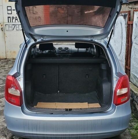 Синий Шкода Фабия, объемом двигателя 1.4 л и пробегом 465 тыс. км за 4500 $, фото 6 на Automoto.ua