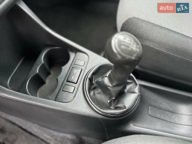 Синий Шкода Фабия, объемом двигателя 1.2 л и пробегом 232 тыс. км за 3999 $, фото 30 на Automoto.ua