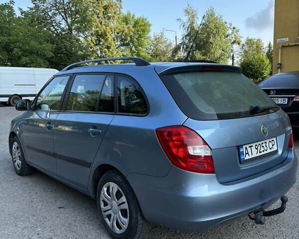 Синий Шкода Фабия, объемом двигателя 1.6 л и пробегом 205 тыс. км за 6200 $, фото 2 на Automoto.ua