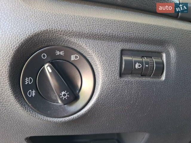 Синий Шкода Фабия, объемом двигателя 1.2 л и пробегом 211 тыс. км за 5900 $, фото 21 на Automoto.ua