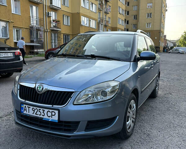 Синий Шкода Фабия, объемом двигателя 1.6 л и пробегом 205 тыс. км за 6200 $, фото 3 на Automoto.ua