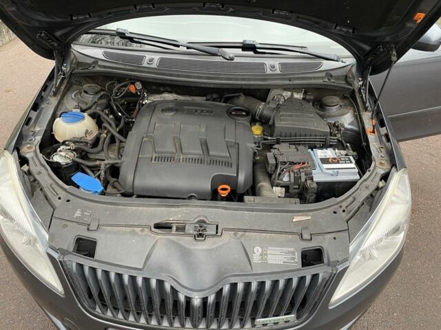 Синий Шкода Фабия, объемом двигателя 0 л и пробегом 185 тыс. км за 6000 $, фото 8 на Automoto.ua