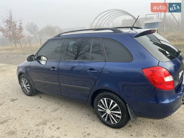 Синий Шкода Фабия, объемом двигателя 1.2 л и пробегом 260 тыс. км за 5550 $, фото 3 на Automoto.ua