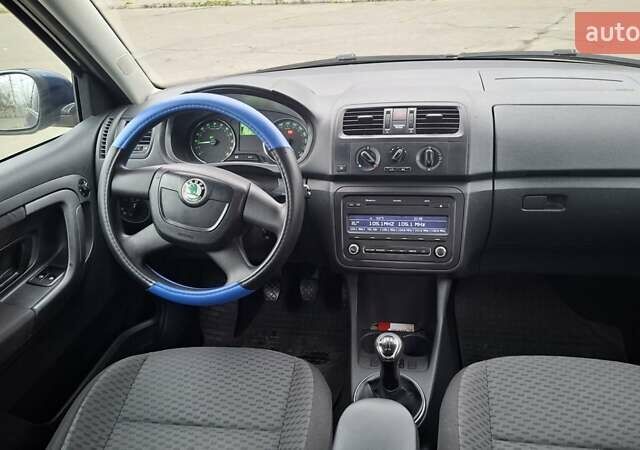 Синий Шкода Фабия, объемом двигателя 1.2 л и пробегом 212 тыс. км за 5000 $, фото 9 на Automoto.ua