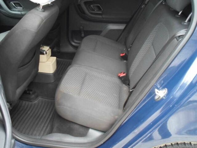 Синий Шкода Фабия, объемом двигателя 1.6 л и пробегом 259 тыс. км за 4900 $, фото 12 на Automoto.ua