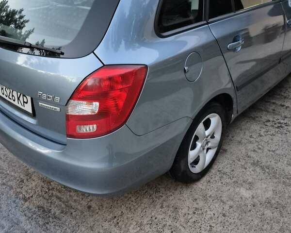 Синій Шкода Фабія, об'ємом двигуна 1.2 л та пробігом 430 тис. км за 4500 $, фото 5 на Automoto.ua