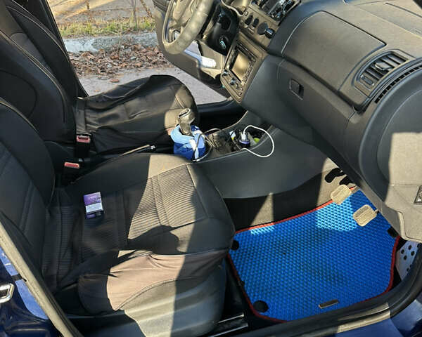 Синій Шкода Фабія, об'ємом двигуна 1.6 л та пробігом 328 тис. км за 5000 $, фото 8 на Automoto.ua