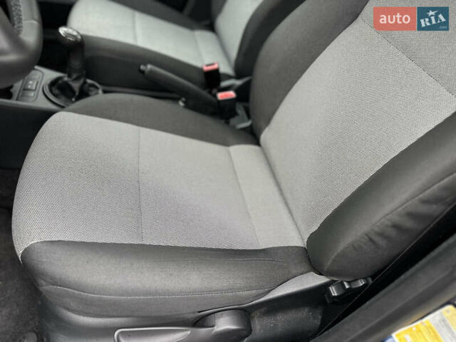 Синий Шкода Фабия, объемом двигателя 1.2 л и пробегом 232 тыс. км за 3999 $, фото 26 на Automoto.ua