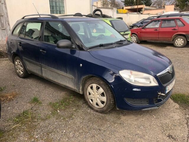 Синий Шкода Фабия, объемом двигателя 1.2 л и пробегом 290 тыс. км за 2850 $, фото 3 на Automoto.ua