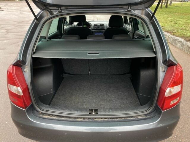 Синий Шкода Фабия, объемом двигателя 0 л и пробегом 185 тыс. км за 6000 $, фото 3 на Automoto.ua