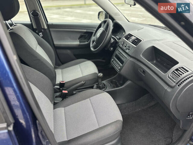 Синий Шкода Фабия, объемом двигателя 1.2 л и пробегом 232 тыс. км за 3999 $, фото 15 на Automoto.ua