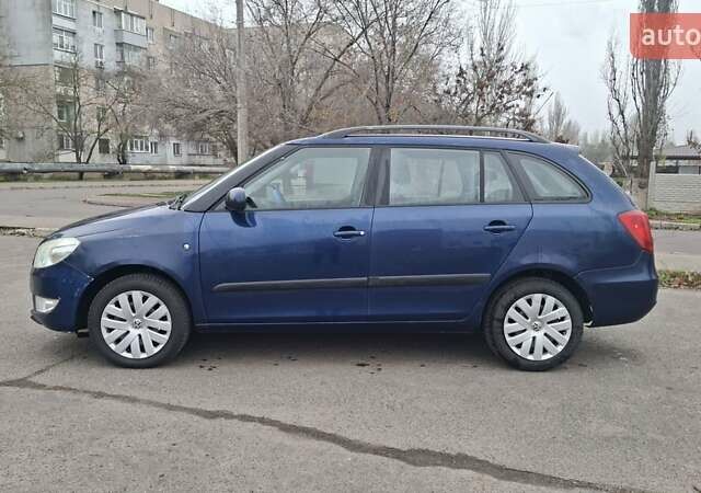 Синий Шкода Фабия, объемом двигателя 1.2 л и пробегом 212 тыс. км за 5000 $, фото 2 на Automoto.ua