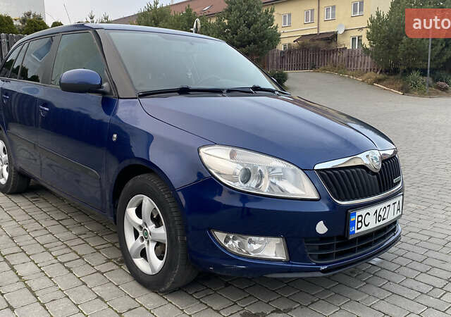 Синий Шкода Фабия, объемом двигателя 1.2 л и пробегом 212 тыс. км за 5200 $, фото 2 на Automoto.ua