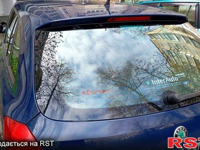 Синий Шкода Фабия, объемом двигателя 14 л и пробегом 212 тыс. км за 5300 $, фото 4 на Automoto.ua