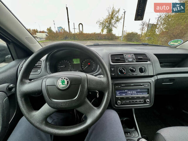 Шкода Фабия 2011 в Кривом Роге на Automoto.ua Синий Шкода Фабия, объемом двигателя 1.6 л и пробегом 216 тыс. км за 5999 $, фото 18 на Automoto.ua