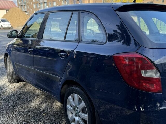 Синій Шкода Фабія, об'ємом двигуна 1.6 л та пробігом 275 тис. км за 5750 $, фото 4 на Automoto.ua