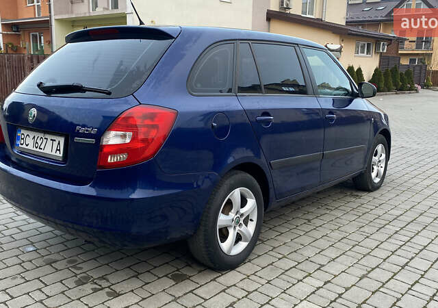 Синий Шкода Фабия, объемом двигателя 1.2 л и пробегом 212 тыс. км за 5200 $, фото 3 на Automoto.ua