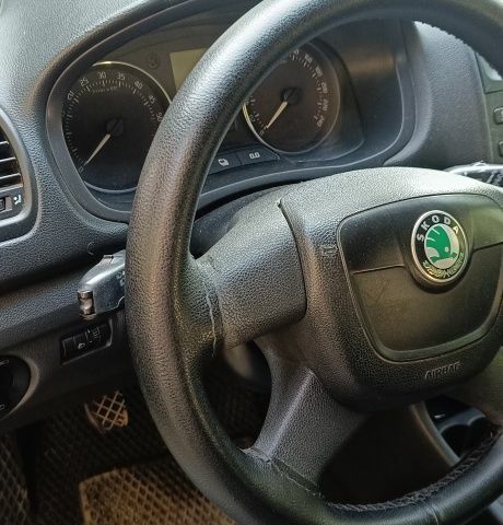 Синий Шкода Фабия, объемом двигателя 1.2 л и пробегом 257 тыс. км за 4850 $, фото 9 на Automoto.ua