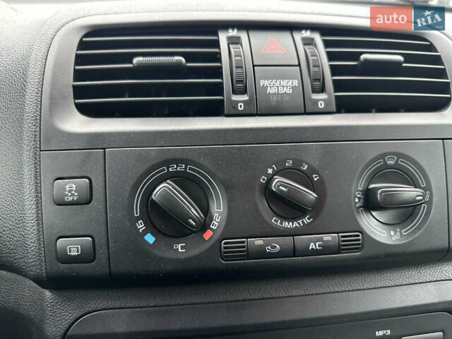 Синий Шкода Фабия, объемом двигателя 1.2 л и пробегом 232 тыс. км за 3999 $, фото 49 на Automoto.ua