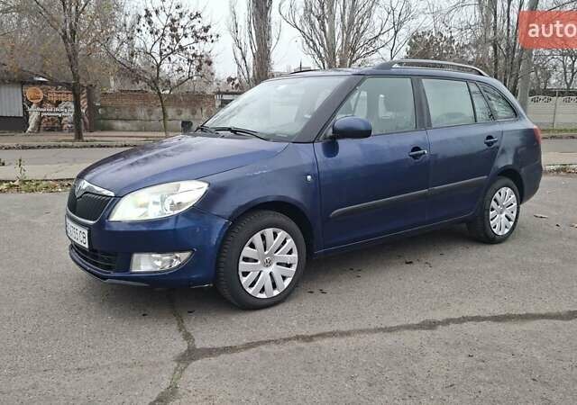 Синий Шкода Фабия, объемом двигателя 1.2 л и пробегом 212 тыс. км за 5000 $, фото 1 на Automoto.ua