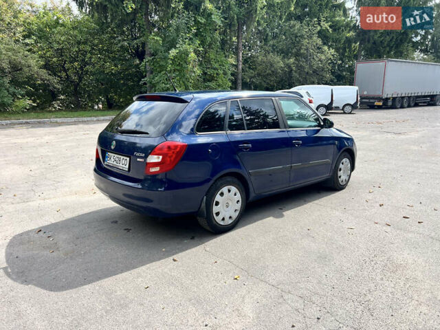 Синій Шкода Фабія, об'ємом двигуна 1.6 л та пробігом 260 тис. км за 4850 $, фото 3 на Automoto.ua