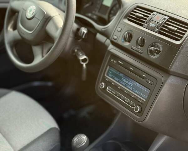 Шкода Фабия 2011 в Кривом Роге на Automoto.ua Синий Шкода Фабия, объемом двигателя 1.6 л и пробегом 216 тыс. км за 6100 $, фото 9 на Automoto.ua