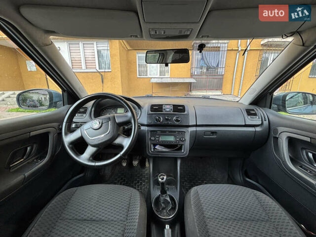 Синий Шкода Фабия, объемом двигателя 1.6 л и пробегом 205 тыс. км за 6200 $, фото 14 на Automoto.ua